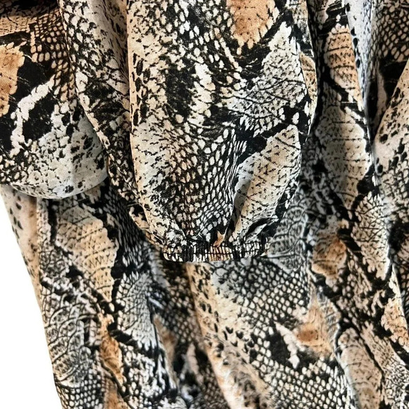 Windsor Snakeskin Bodysuit Size Large Draped V Neck Long Sleeves Neutral Colors - Picture 4 of 6